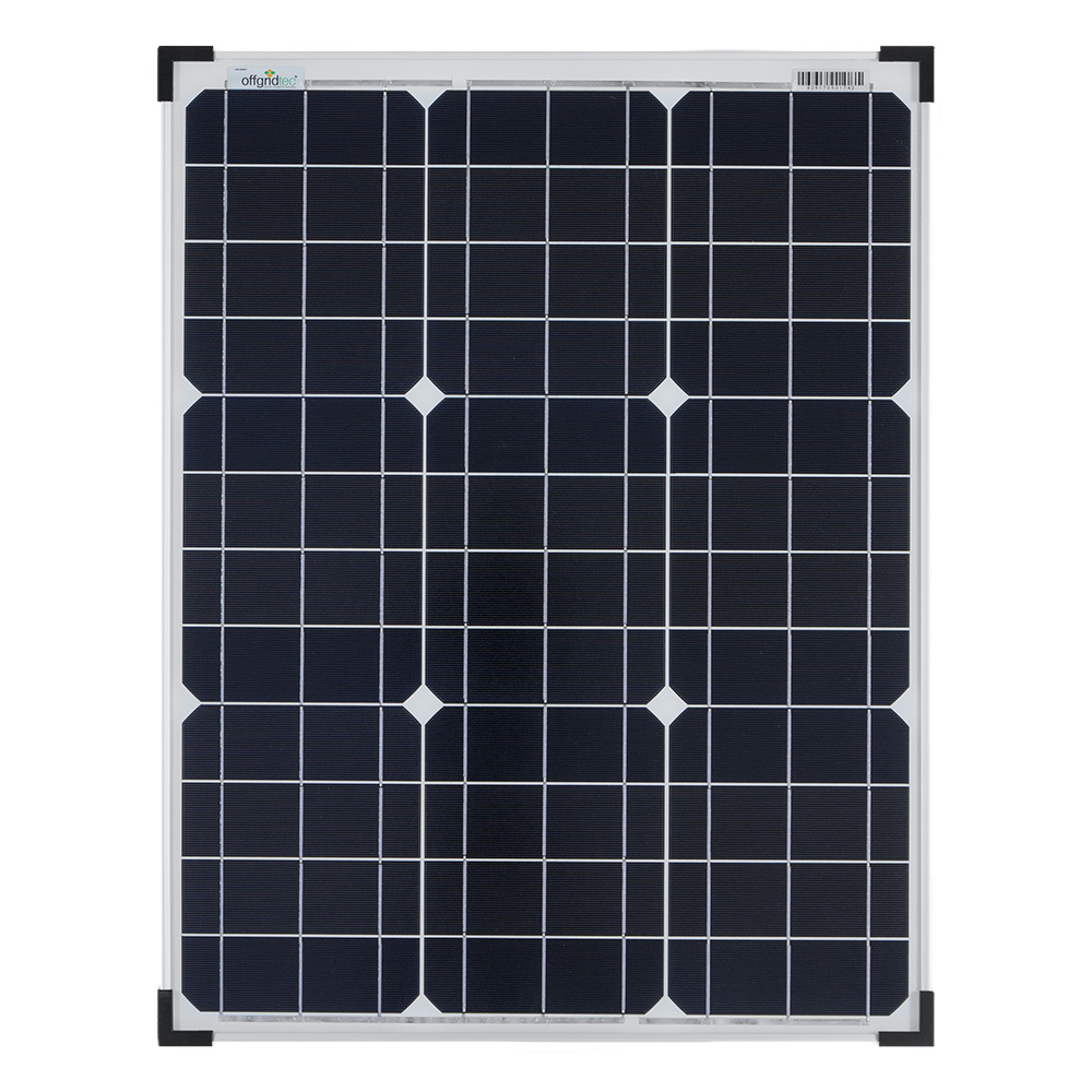 Solarmodul mit schwarzen Zellen und silbernen Rahmen in Frontansicht