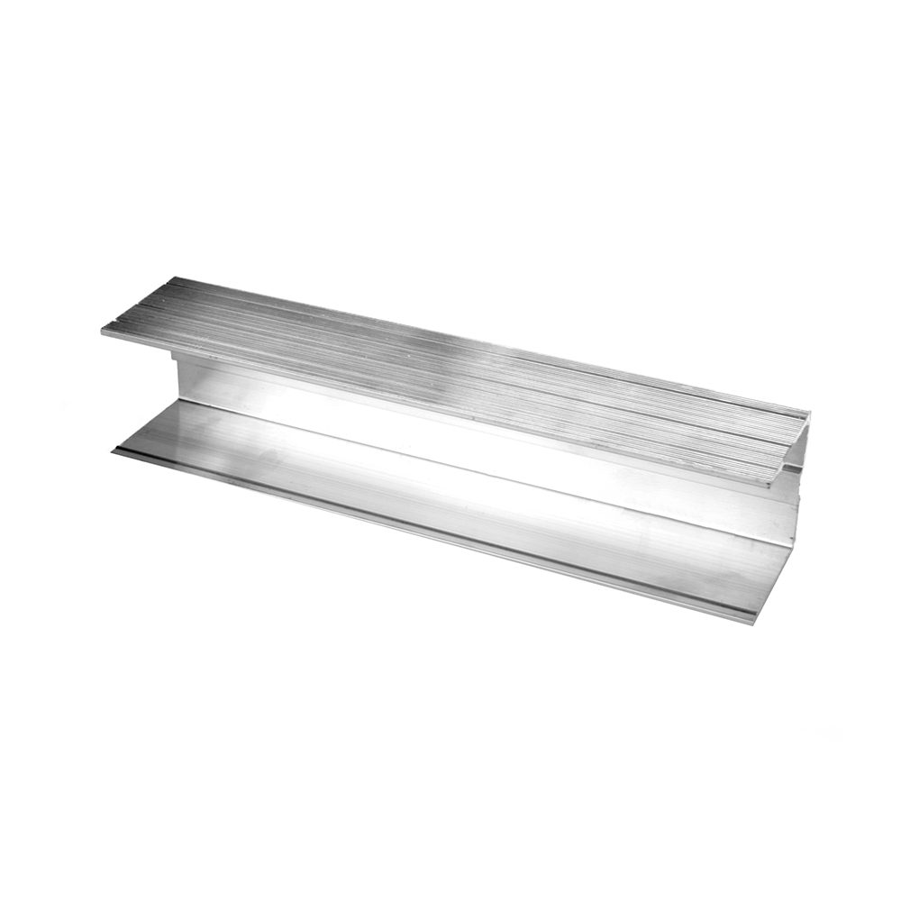 Schienenverbinder in silber in gedrehter Ansicht