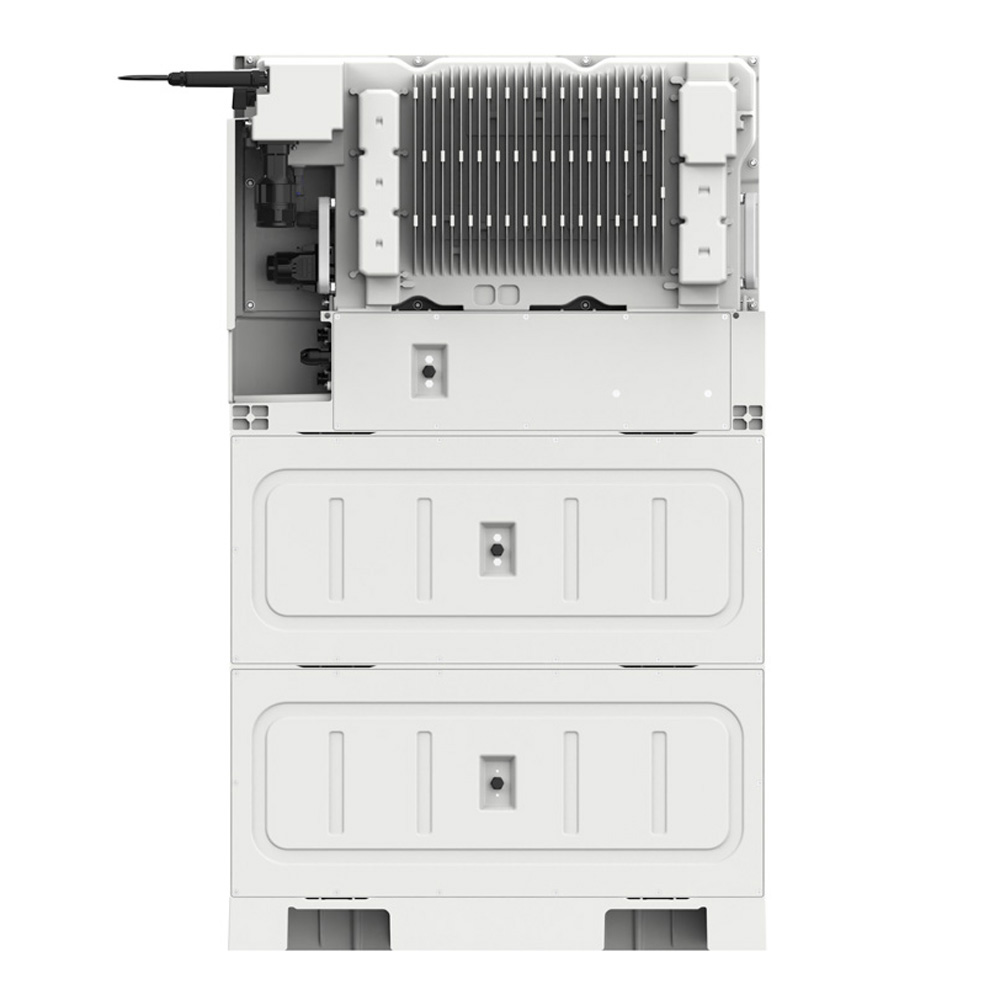 Rückansicht des Solax X1-IES Speichersystems mit Wechselrichter, 2 Batterien und BMS; sichtbare Lüftungsschlitze Rückansicht des Solax X3-IES Speichersystems mit Wechselrichter, 2 Batterien und BMS; sichtbare Lüftungsschlitze