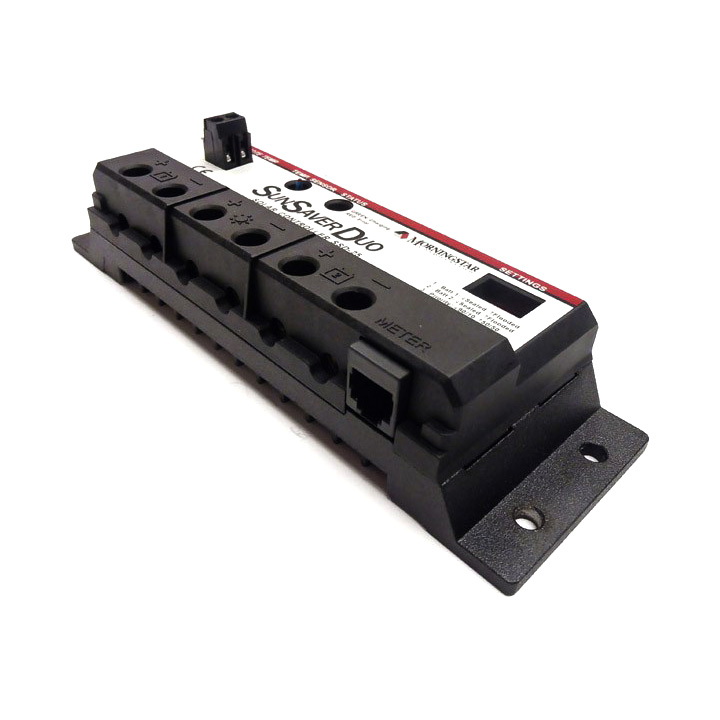 Laderegler und in schwarz und weiß in schräger Ansicht