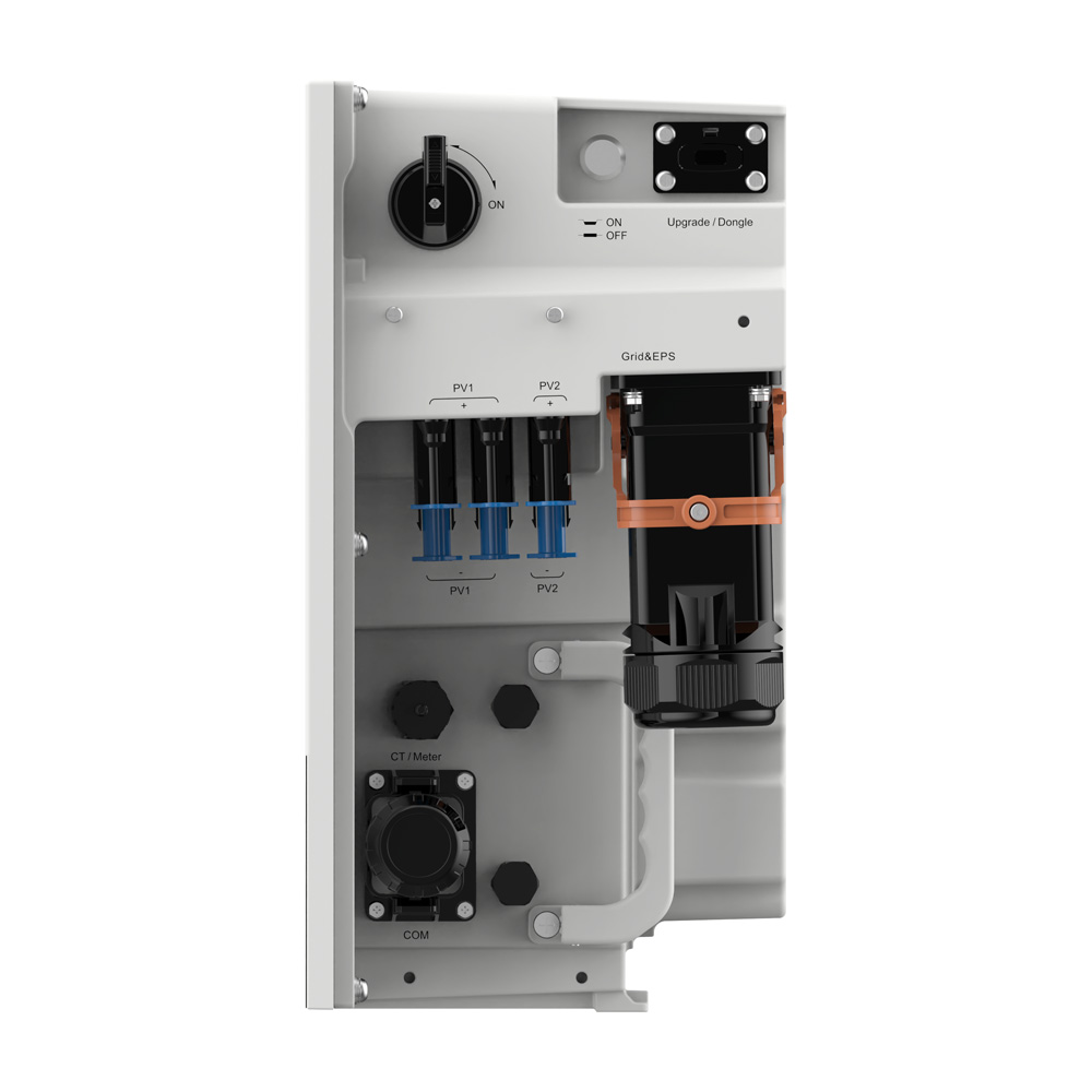 Seitenansicht von links: weißer Solax X3-IES-5K AFCI Inverter: offene Anschluss- und Kabelseite mit Schaltern Seitenansicht von links: weißer Solax X3-IES-5K AFCI Inverter: offene Anschluss- und Kabelseite mit Schaltern