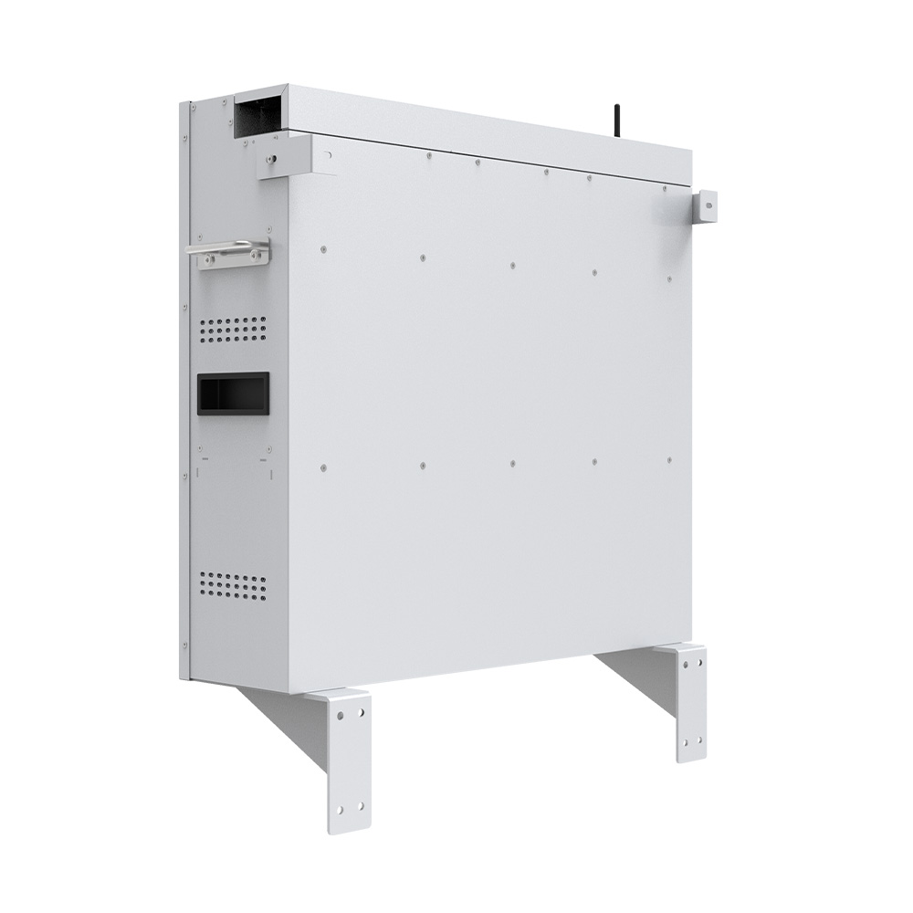 Rückansicht eines hängenden Pytes V16 Lite LiFePO4 Batteriespeichers mit rechteckigem Gehäuse, Griffen und Befestigungswinkeln