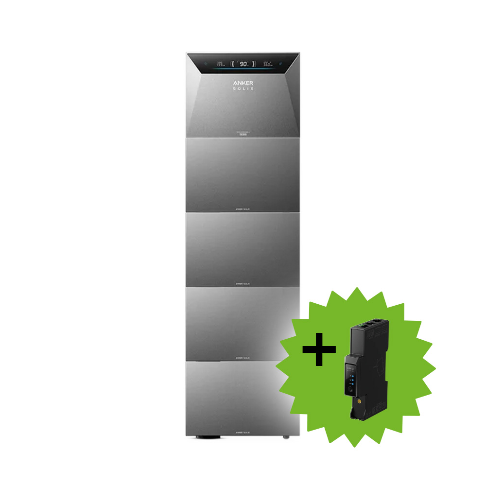 Anker Solix 4 Solarbank E5000 Pro mit vier Erweiterungsakkus BP5000 und einem Smart Meter Gen 2 dreiphasig als Produktabbildung vor weißem Hintergrund