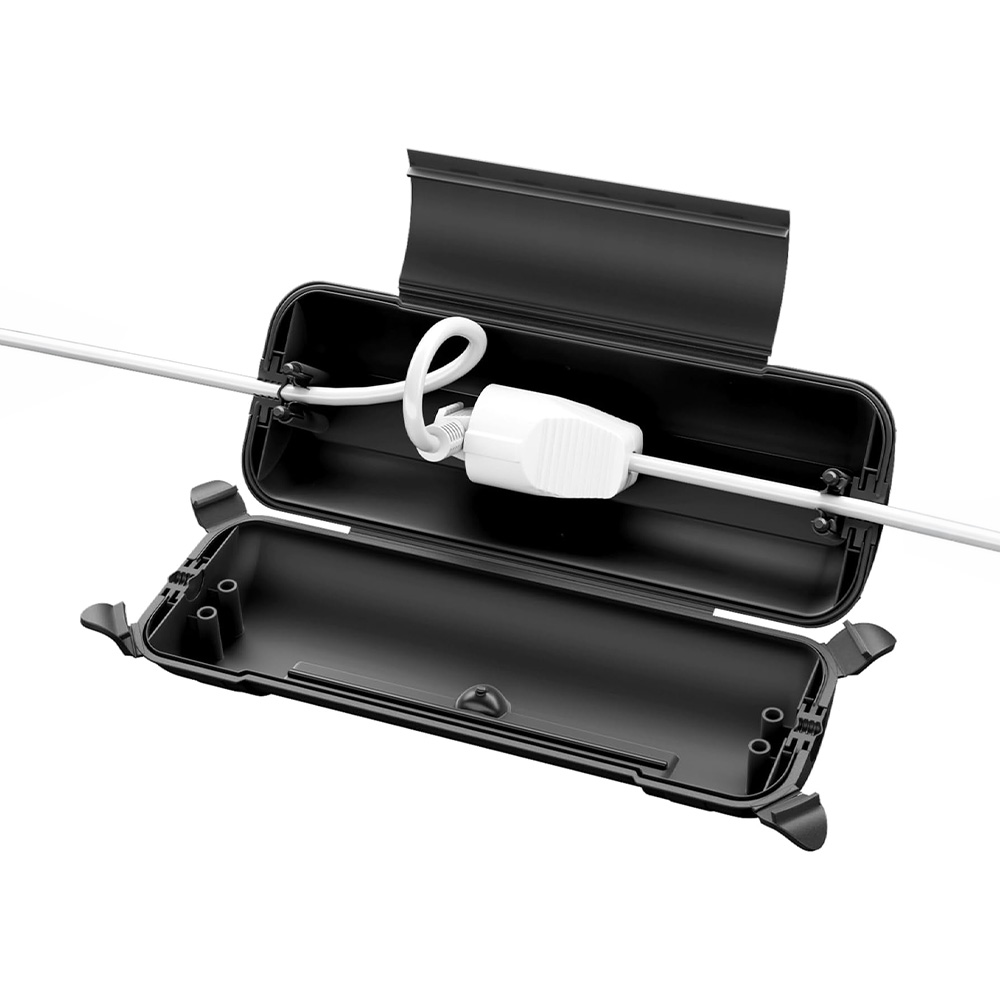 Geöffnete Kabelbox mit Stecker eingesetzt
