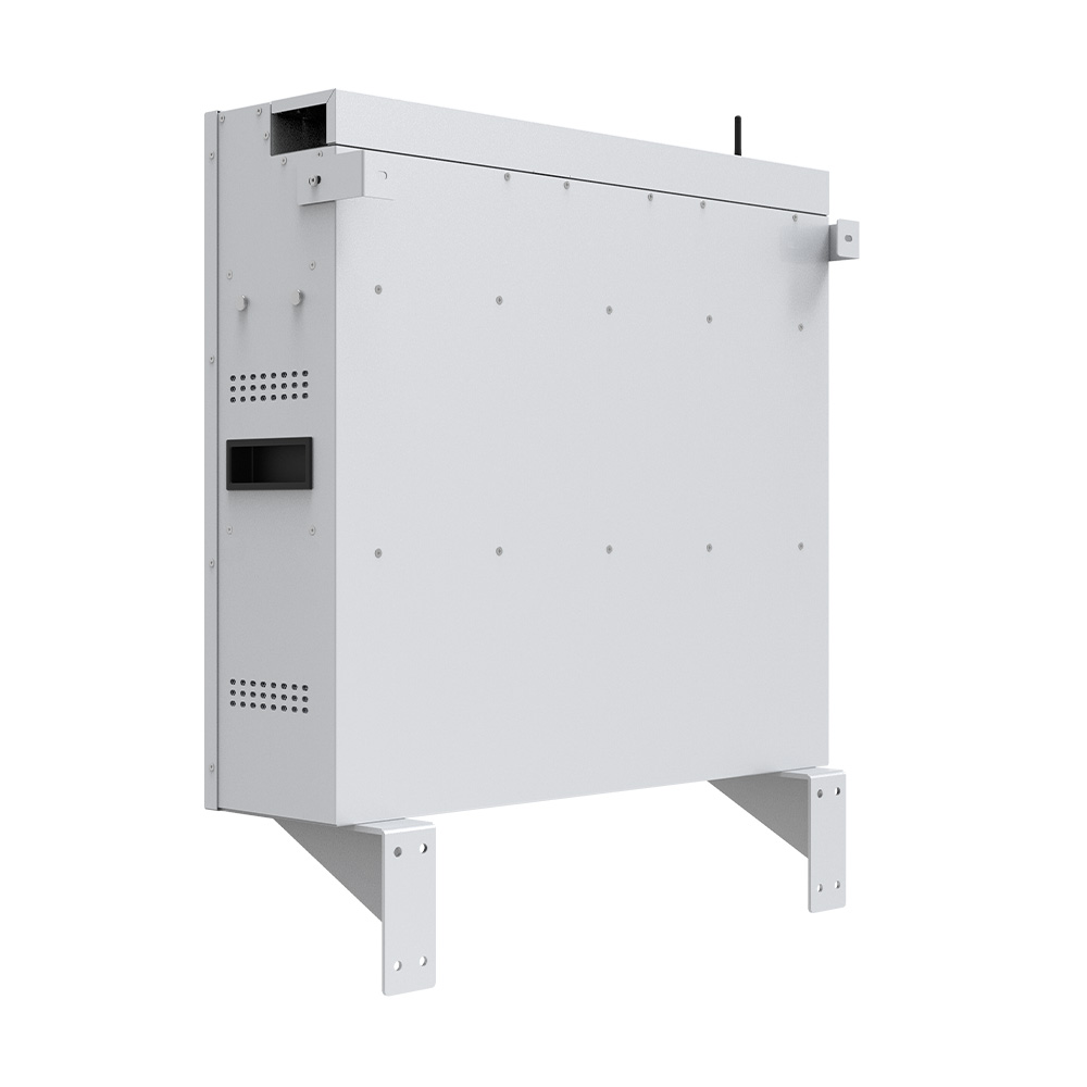Rückansicht eines hängenden Pytes V16 Lite LiFePO4 Batteriespeichers mit rechteckigem Gehäuse und Befestigungswinkeln