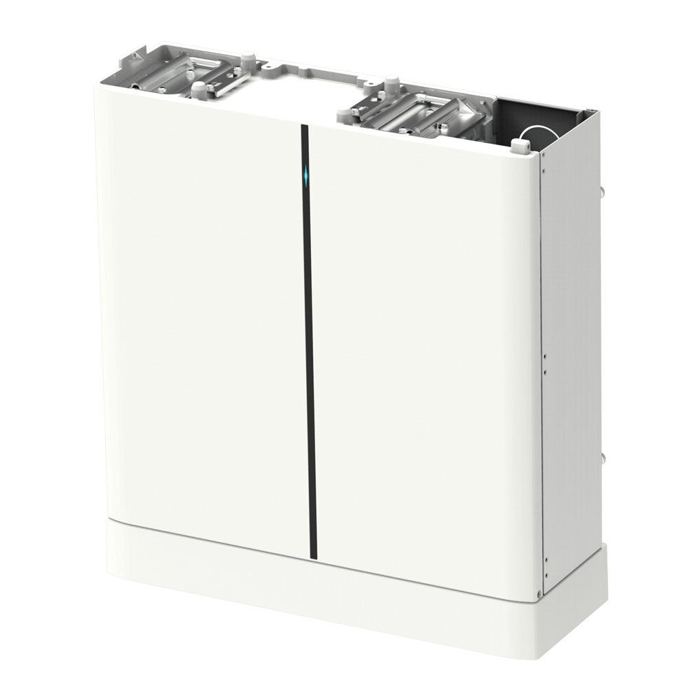 Schrägansicht von oben: Solax HV10230 LFP Batterie mit länglicher, vertikaler LED Statusanzeige, oben geöffnet