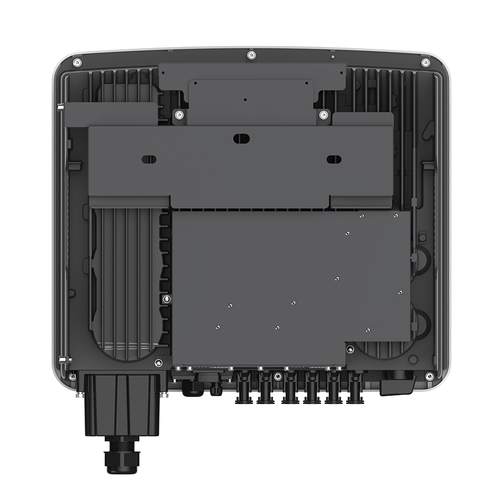 Schwarze Rückseite des Solax X3-Pro-12K-G2 Inverters mit Lüftungsgittern