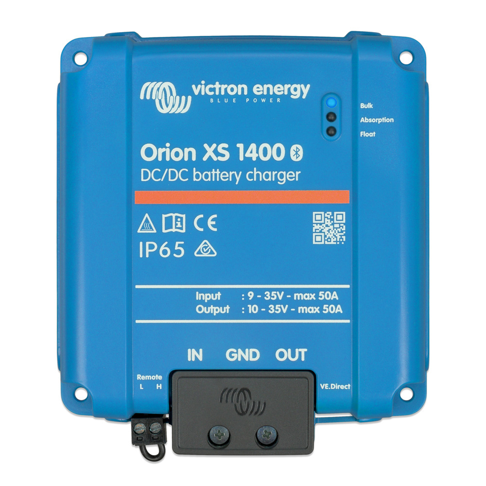 Frontansicht: blauer Victron Orion XS 1400 DC-DC Baterieladegerät 12V 24V mit Montagelöchern
