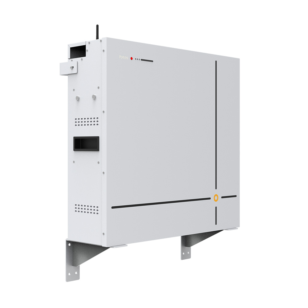 Seitenansicht eines hängenden Pytes V16 Lite LiFePO4 Batteriespeichers mit weißem Gehäuse und schwarzen Linien