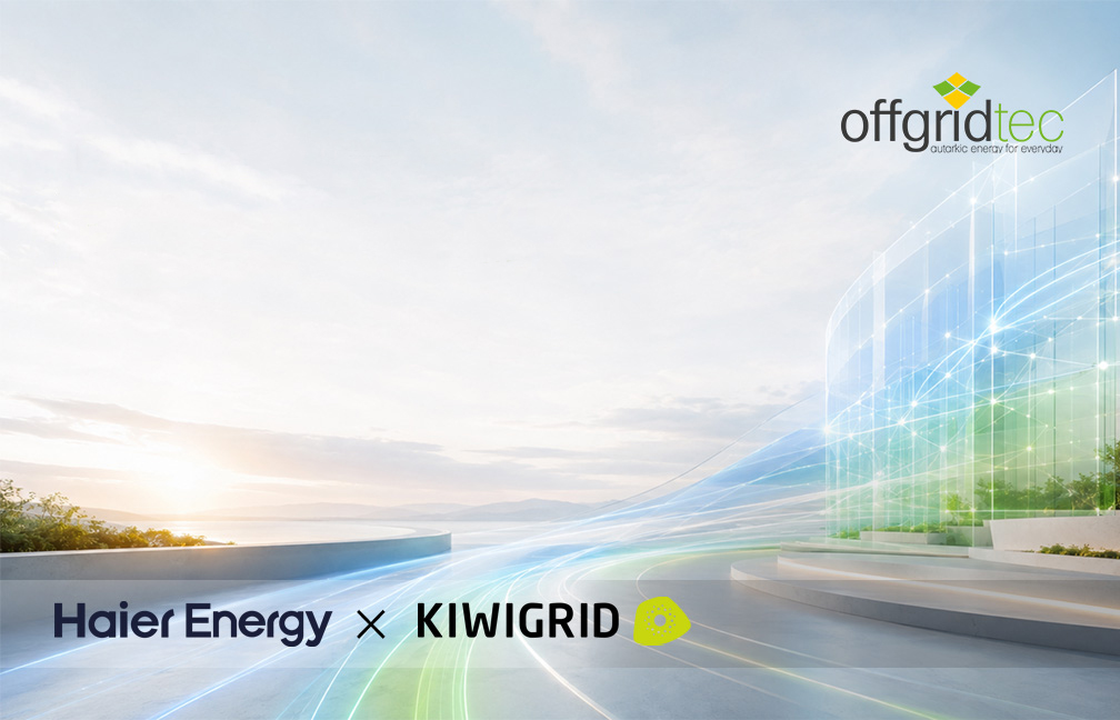 Straßenszene mit futuristischen, leuchtenden Linien vor einem modernen Glasgebäude und den Logos von Haier Energy, KIWIGRID und offgridtec