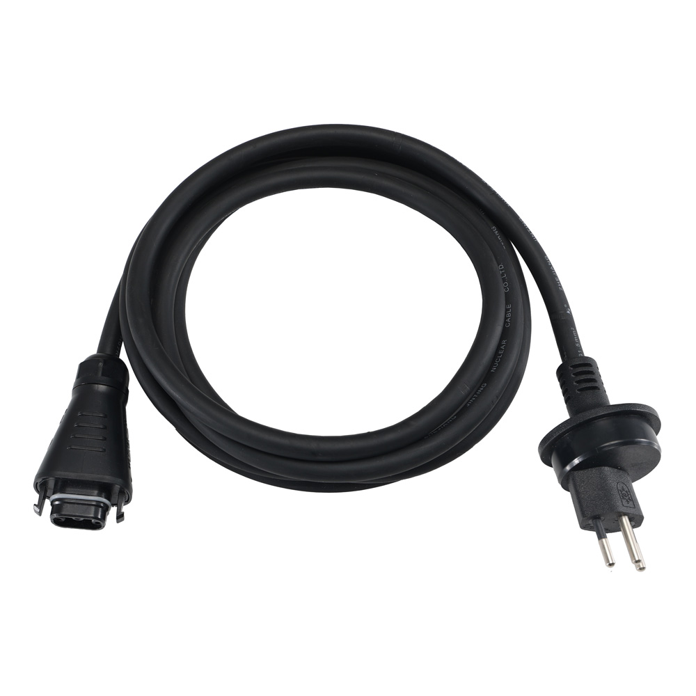 Schwarzes 3 Meter Netzkabel mit Schweizer Typ-13-Stecker und BC05-Anschluss, aufgerollt