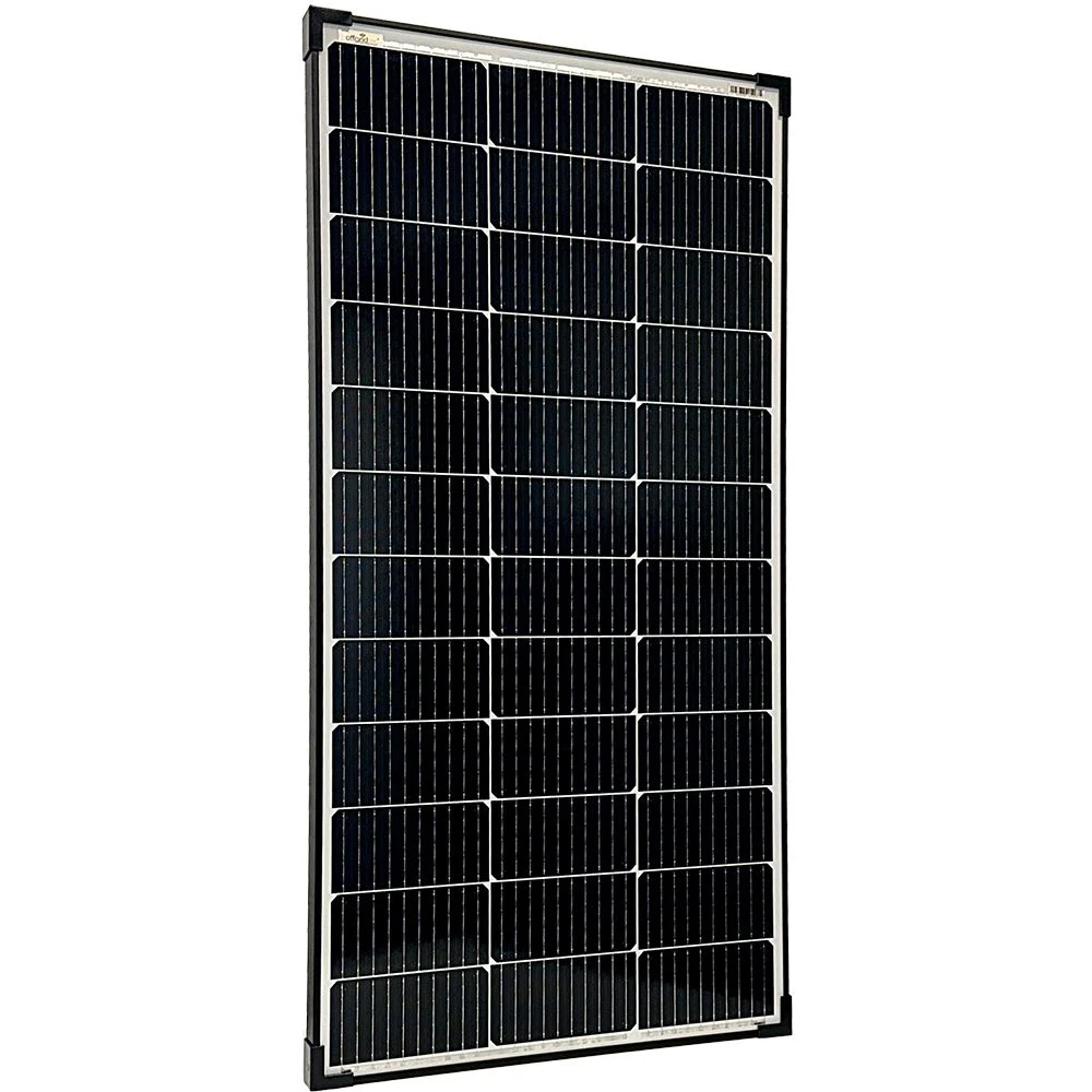 Solarmodul mit schwarzen Zellen und schwarzen Rahmen