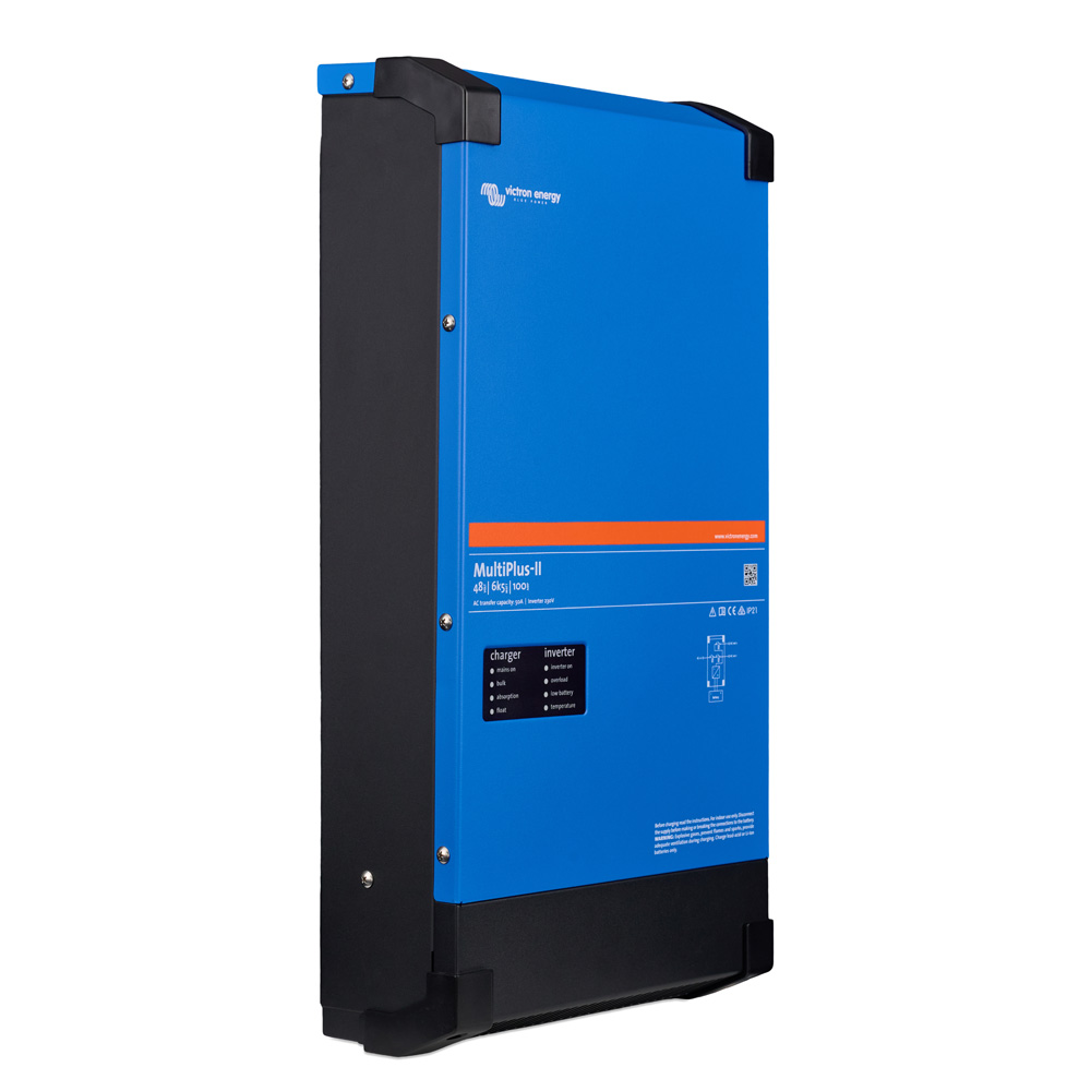 Schrägansicht von links: blauer, rechteckige Victron MultiPlus 2 48/6k5/100-50 230V Gerätekombination mit LED-Anzeige