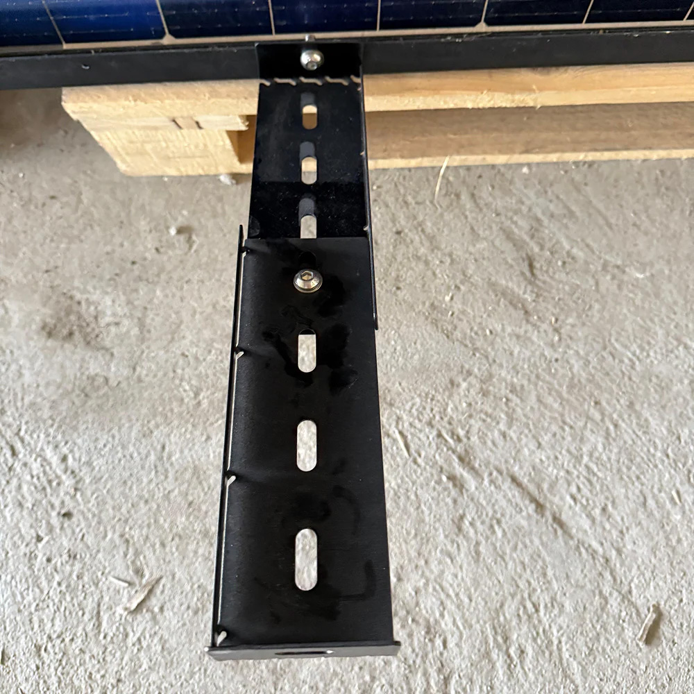 Detailansicht Befestigung unten am PV Modul