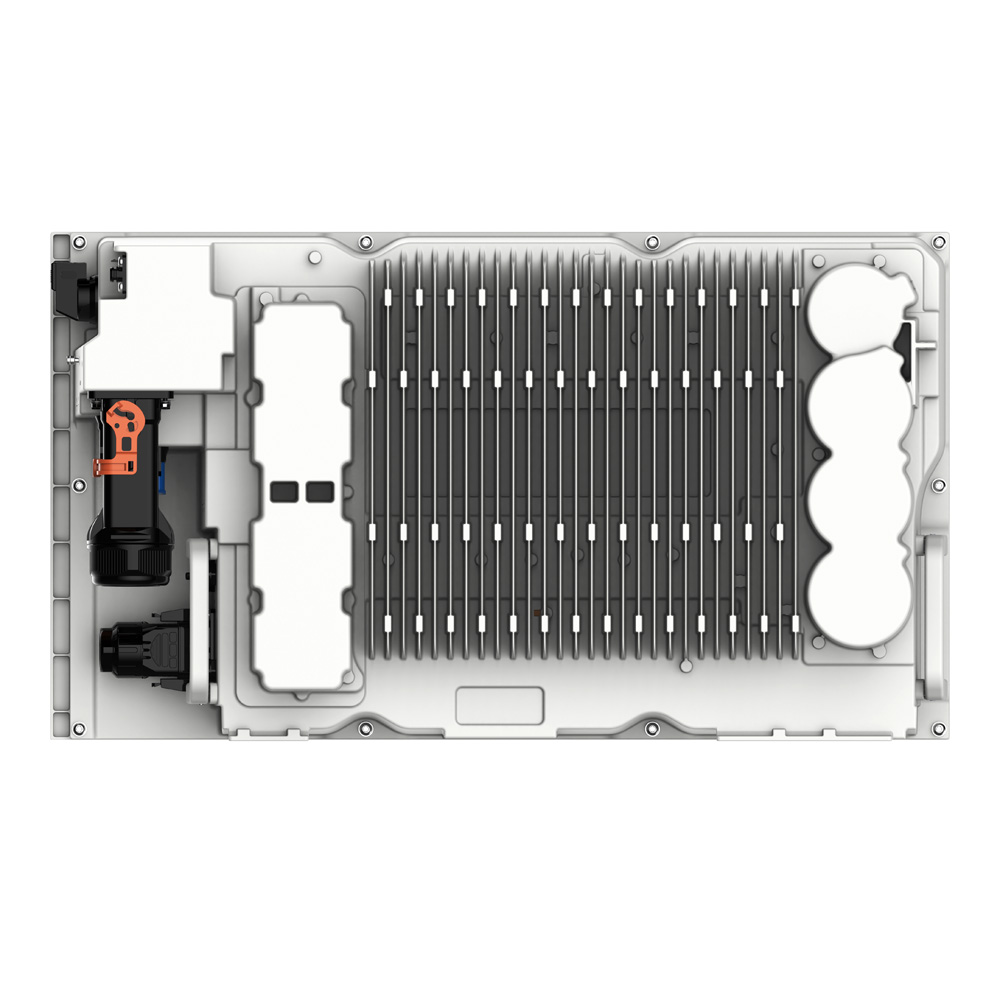 Rückseite des weißen Solax X3-IES-5K AFCI Inverter mit Lüftungsgitter und Anschlüssen Rückseite des weißen Solax X3-IES-5K AFCI Inverter mit Lüftungsgitter und Anschlüssen