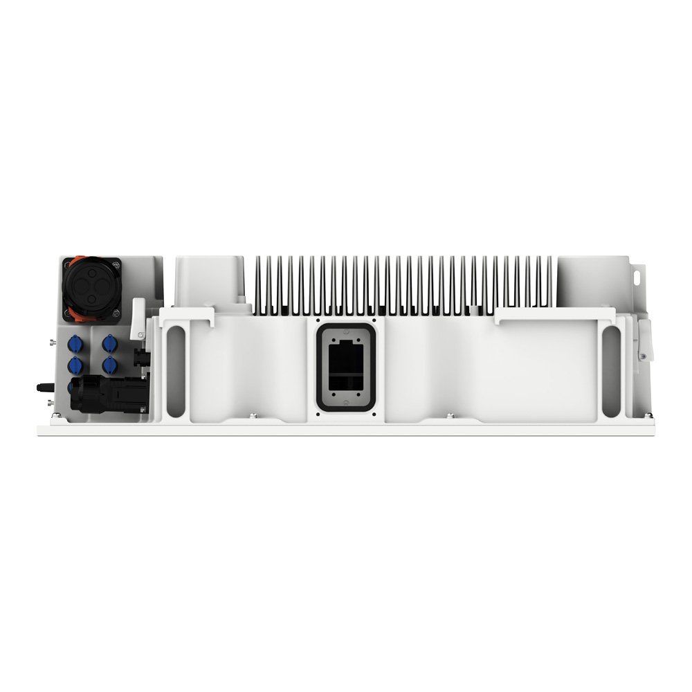Unterseite des Solax X3-IES-5K AFCI Inverters mit sichtbarem Lüftungsgitter der Rückseite und Anschlüssen Unterseite des Solax X3-IES-5K AFCI Inverters mit sichtbarem Lüftungsgitter der Rückseite und Anschlüssen