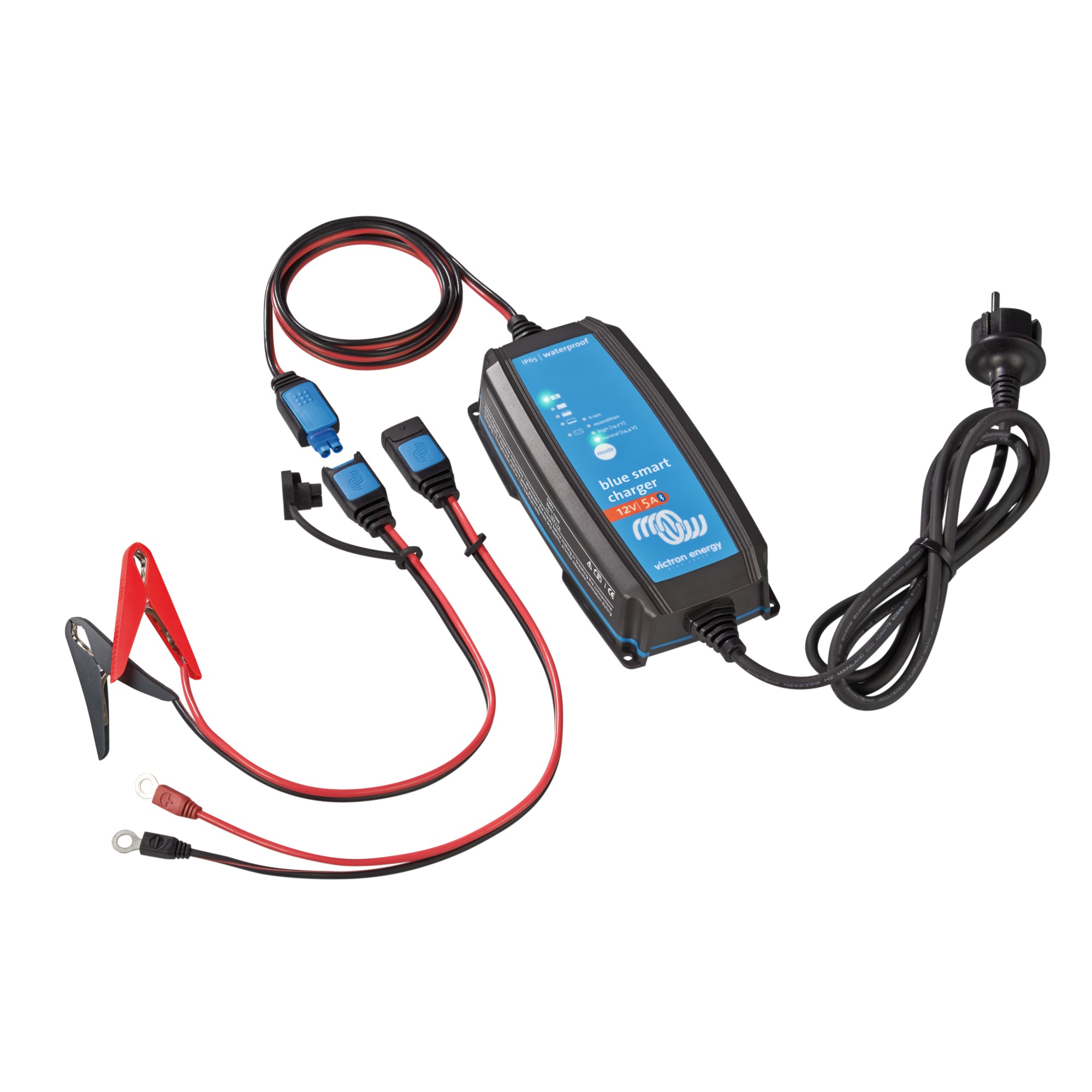 Victron Blue Smart IP65 12/5 Batterieladegerät Schrägansicht mit Zubehör