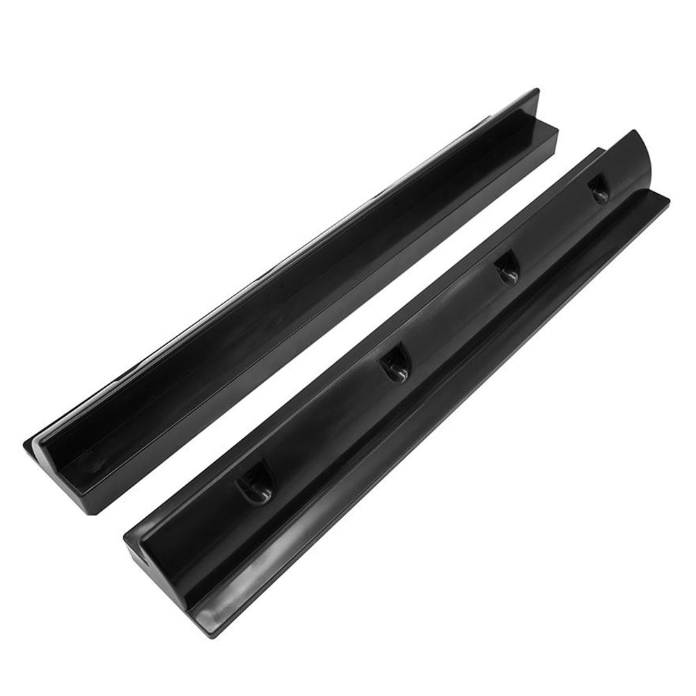 Zwei scharze Spoiler zur Befestigung der Solarmodule