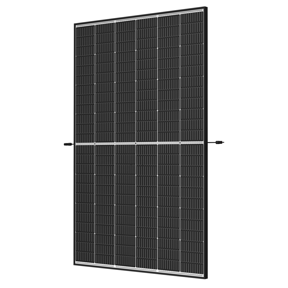 Schrägansicht von vorne eines Trina Solar 445W Vertex S+ Dual-Glas N-Type TopCon Solarmoduls