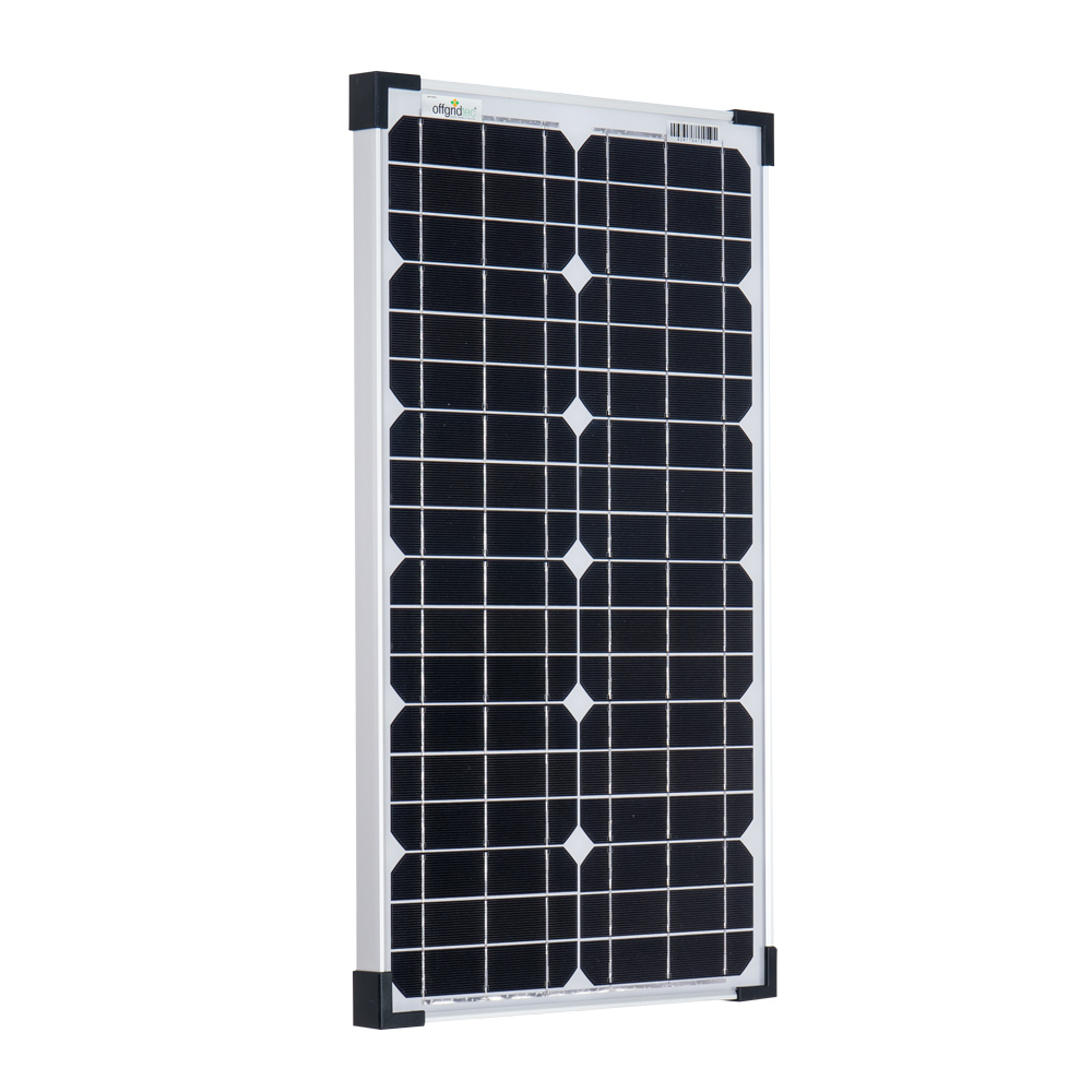 Solarmodul mit schwarzen Zellen und silbernen Rahmen in Frontansicht