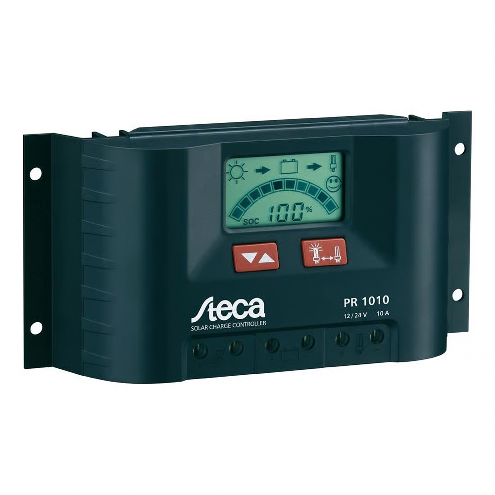 Schrägansicht: schwarzer Steca PR 1010 Solarladeregler 10A 12V/24V mit Display und roten Knöpfen, mit Montagelöchern